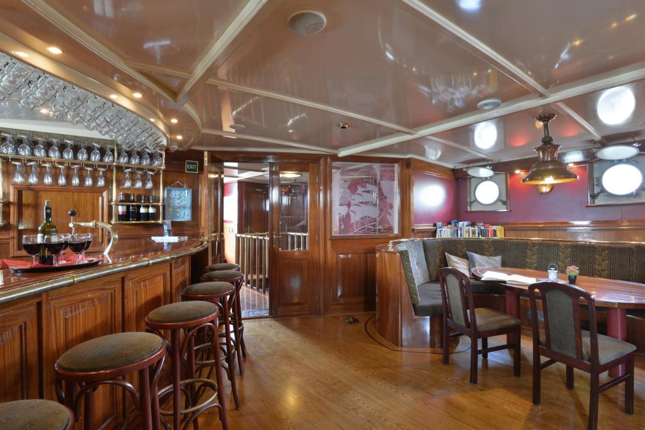 Hotel Tallship Artemis